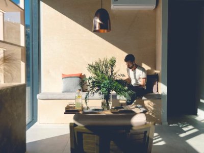 Spacious Contemporary Barbershop with Loads of Natural Light in SE1