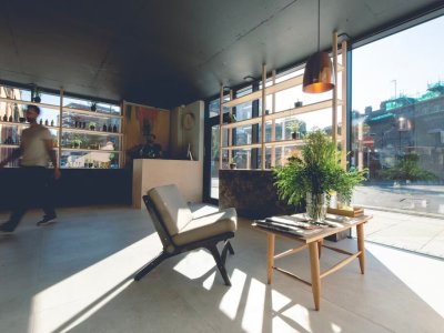 Spacious Contemporary Barbershop with Loads of Natural Light in SE1