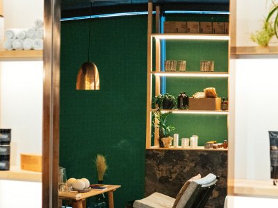 Spacious Contemporary Barbershop with Loads of Natural Light in SE1