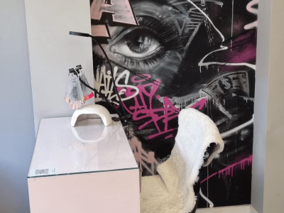 Prime Opportunity: Rent Your Nail Desk in Croydon's Thriving Salon with Established Clientele!