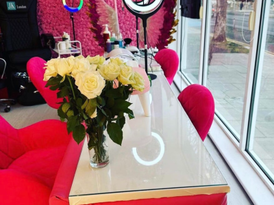 Nail station to rent in a luxury beauty salon in north finchley