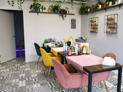 Organic Oasis: Rent the Entire Beauty Salon in Hackney Wick, London!