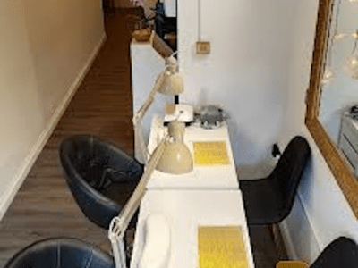 Rent Your Nail Desk: Prime Opportunity in Swiss Cottage, London