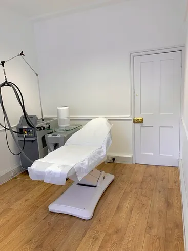 Exquisite Beauty Haven: Luxurious Vacant Room in Prime Mayfair Location