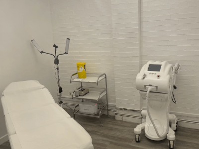 Premier Salon Rental Opportunity: 2 Beauty Rooms and Brow Bar in Southeast London!