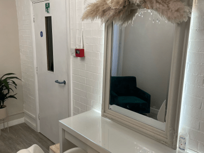 Premier Salon Rental Opportunity: 2 Beauty Rooms and Brow Bar in Southeast London!