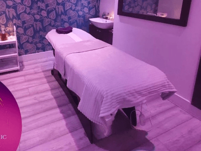 Rent Your Spacious Beauty Room in St. John's Wood!