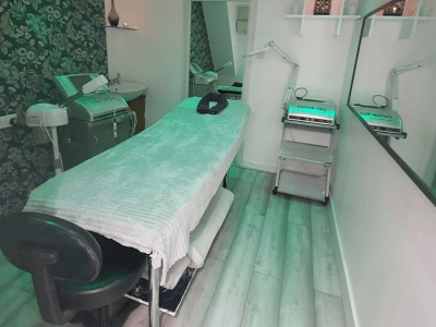 Rent Your Spacious Beauty Room in St. John's Wood!