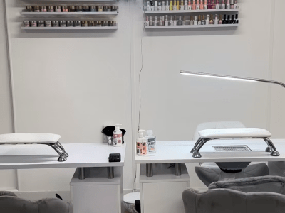 Nail Table Rental: Prime Location in Old Kent Road, South East London