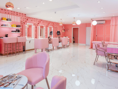 Hairdressing chair available to rent in Bricklane E1