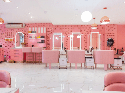 Hairdressing chair available to rent in Bricklane E1