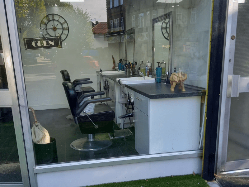 Prime Opportunity: Rent Your Barber Chair in Wimbledon, London Today!