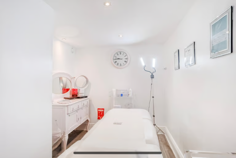 LASH Room Start £50 per day to rent @ Ashtone’s Beauty Box