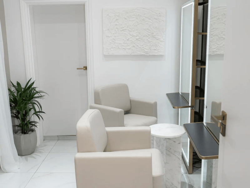 Stunning Studio Space/Chair Rental Available in Prestigious Beauty Salon located in Greenwich, South East London