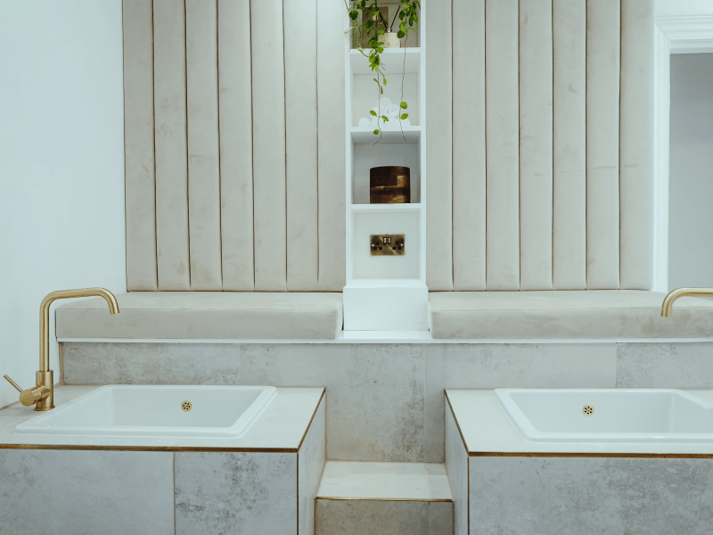 Stunning Studio Space/Chair Rental Available in Prestigious Beauty Salon located in Greenwich, South East London