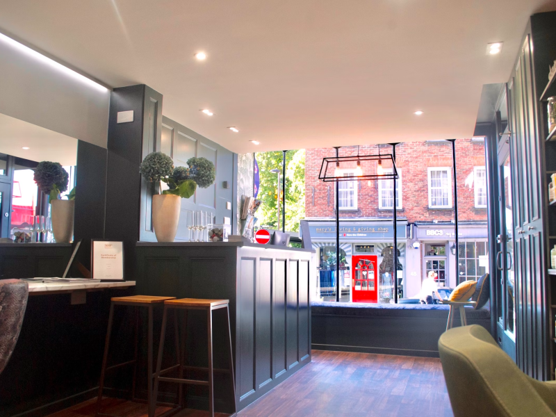 Rent Your Spot in Luxury: Hairdressing Chairs Available Now at Our Salon!