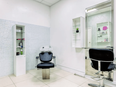 Rent Your Styling Sanctuary: Hairstylist Chair Available Now!