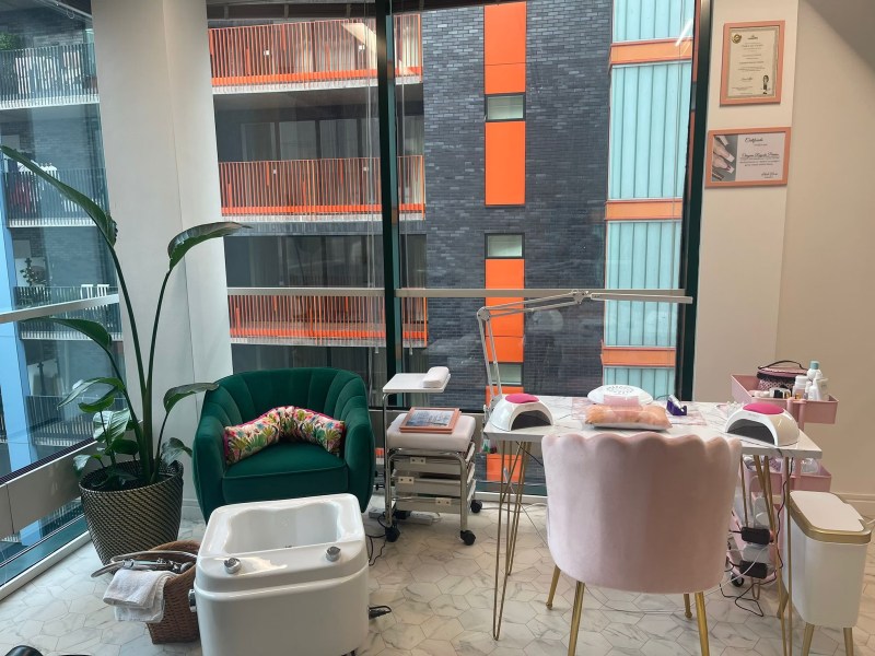 Rent Your Sophisticated Nail Artist Space in East London!