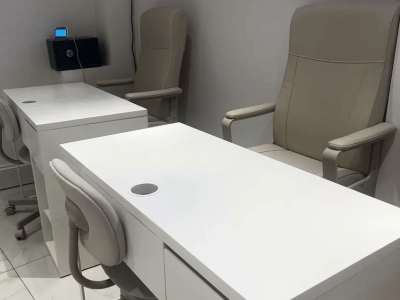 Nail station available for rent in Woolwich