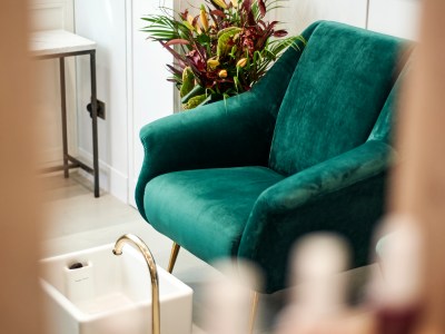 Beauty rooms to rent in busy Chiswick & Ealing Broadway West London Salons. No fixed contract, total flexibility!