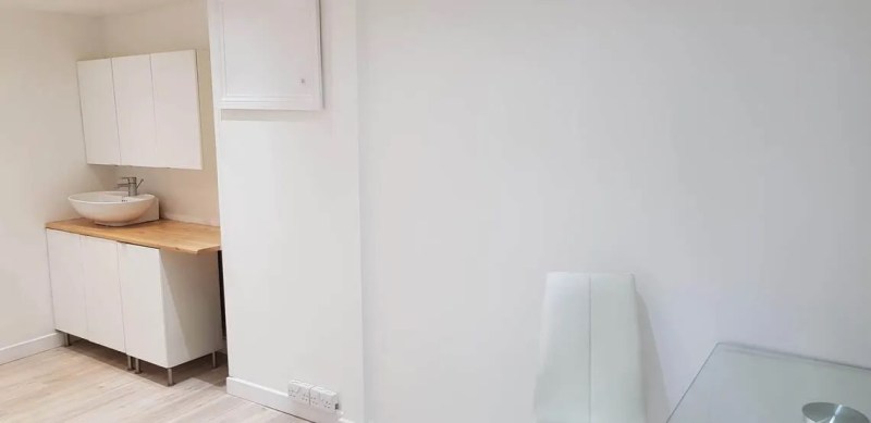 New beauty rooms to rent in Battersea