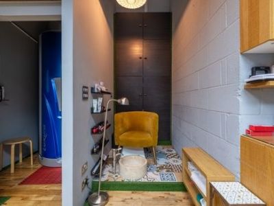 Nail Space to rent in a well established salon