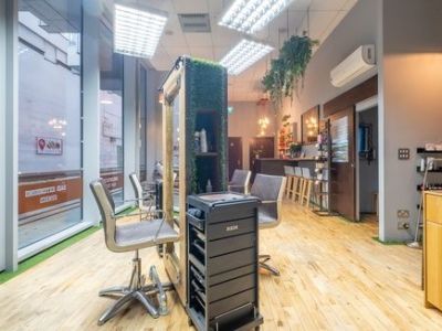 Nail Space to rent in a well established salon
