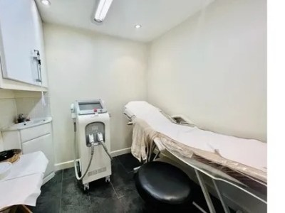 Hair Stylist Chairs & Therapy rooms to rent HA3.