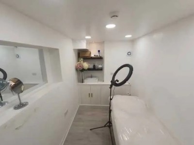 Beauty room to rent