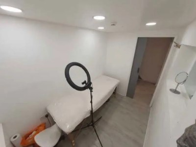 Beauty room to rent