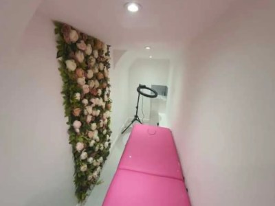 Beauty room to rent