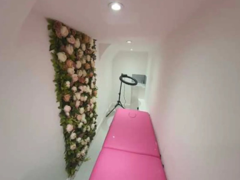 Beauty room to rent