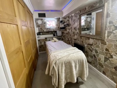 Beauty therapy room, Manicure Table, Eyebrow threading chair and hairdresser chair to rent