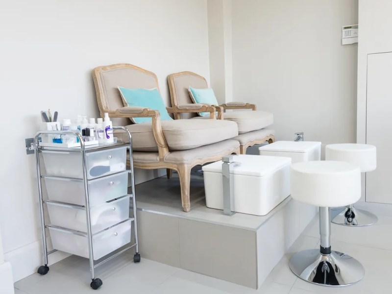 Nail & Pedi area to rent