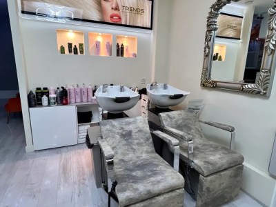 Beauty therapy room, Manicure Table, Eyebrow threading chair and hairdresser chair to rent