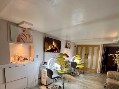 Beauty therapy room, Manicure Table, Eyebrow threading chair and hairdresser chair to rent