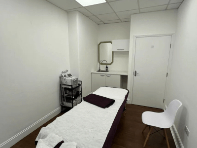 NEW treatment room in Medical Centre in the heart of Liverpool St