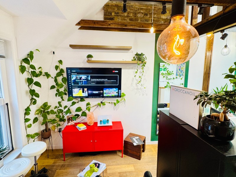 Salon Co working space/Nail space hire *Liverpool street st