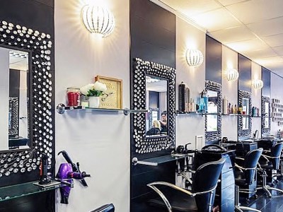 Prime Location! Modern Salon!! Hairdressing chairs available for rent
