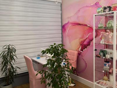 Lash bed, nail table and private beauty room to rent daily or per hour