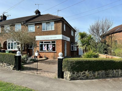 Freelance Hair Stylist – Chair Rental Available