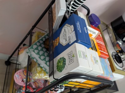 Nail desk rental in cosy, friendly salon