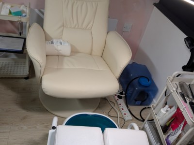 Nail desk rental in cosy, friendly salon