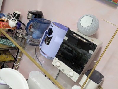 Nail desk rental in cosy, friendly salon