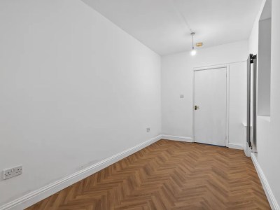 Rooms available for rent in Bolton Studio/Salon