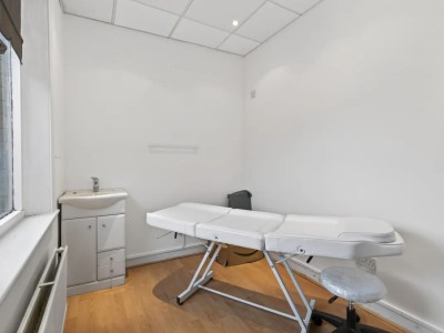 Rooms available for rent in Bolton Studio/Salon