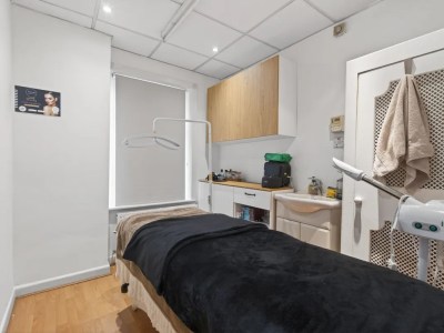 Rooms available for rent in Bolton Studio/Salon